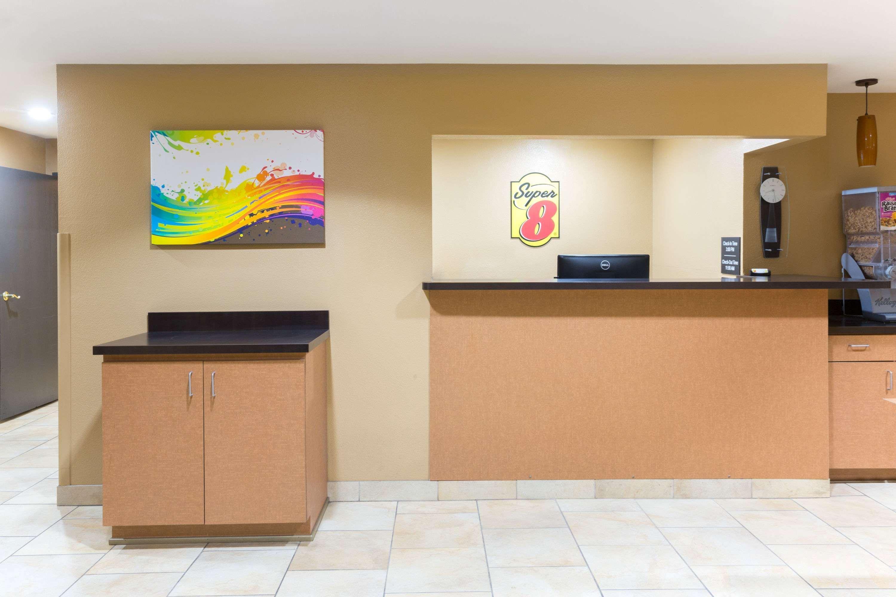 Super 8 By Wyndham Radcliff Ft. Knox Area Hotell Exteriör bild