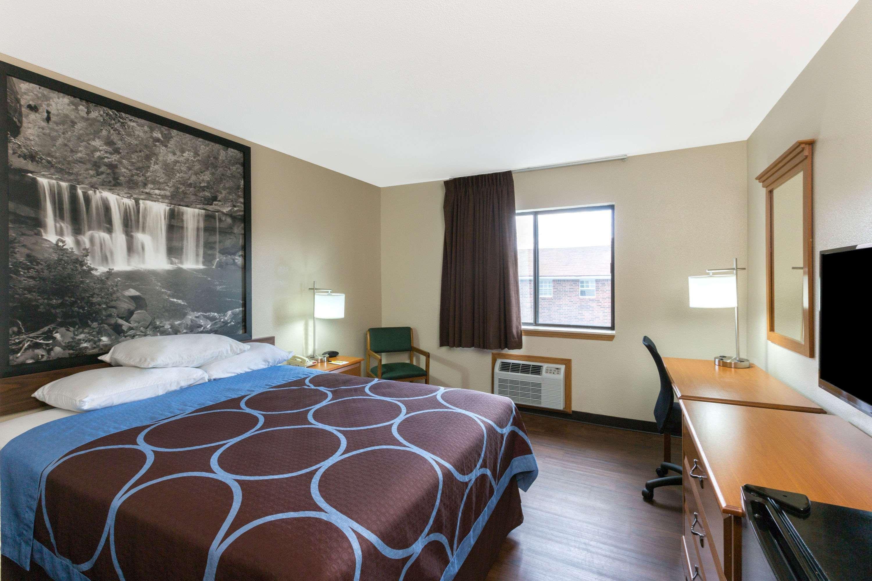 Super 8 By Wyndham Radcliff Ft. Knox Area Hotell Exteriör bild
