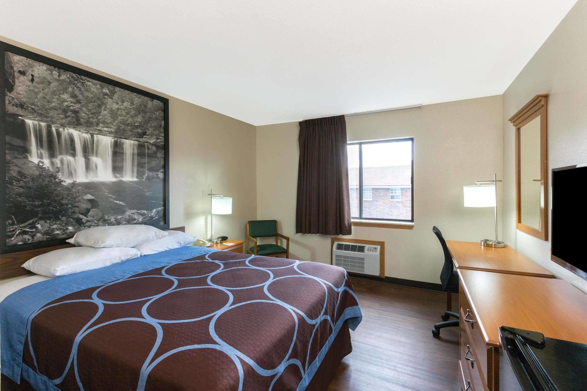 Super 8 By Wyndham Radcliff Ft. Knox Area Hotell Exteriör bild